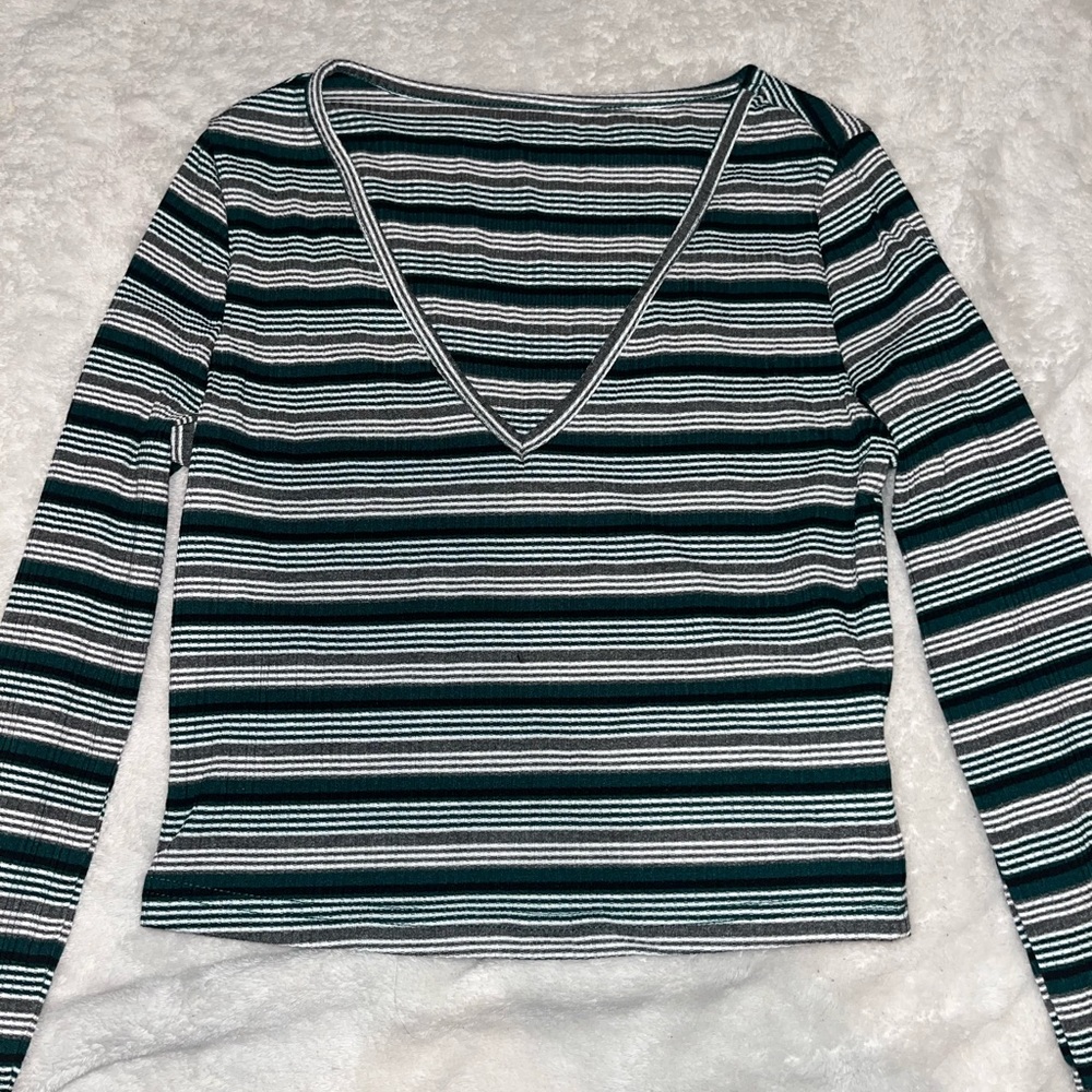 Green striped longsleave crop top and gray sweat pants